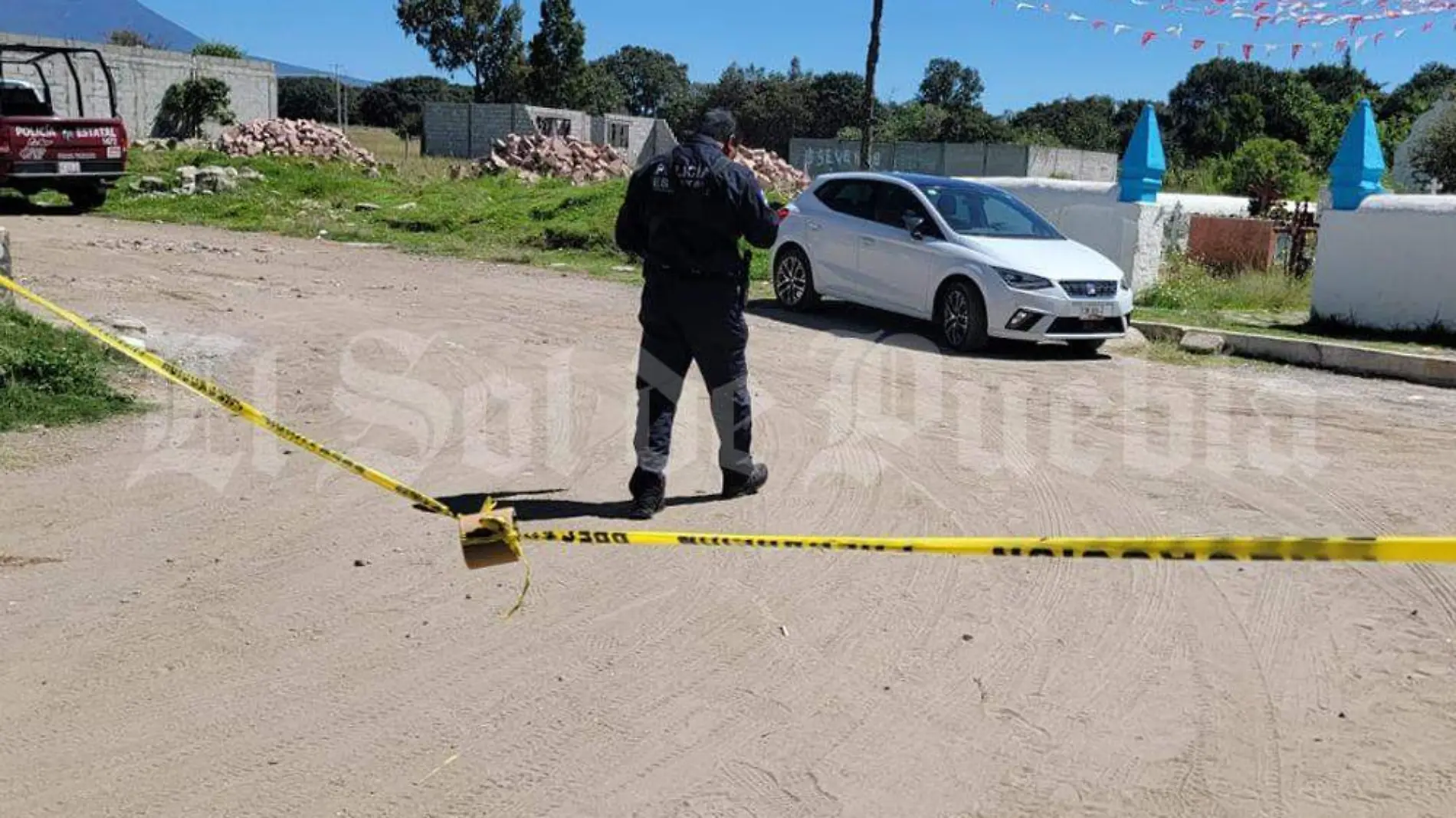 Peatones de la zona quienes detectaron una bolsa negra a un costado del camino